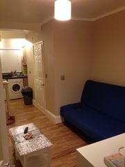 Modern Studio Flat to rent 5 min. distance to Central Reading TV Inter